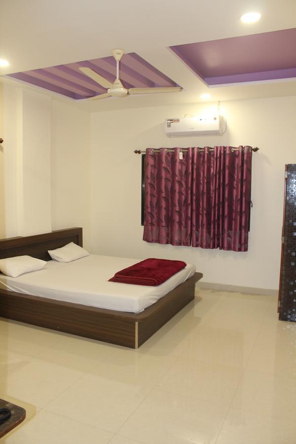 Hotel Radhika Inn Trimbak Exterior photo